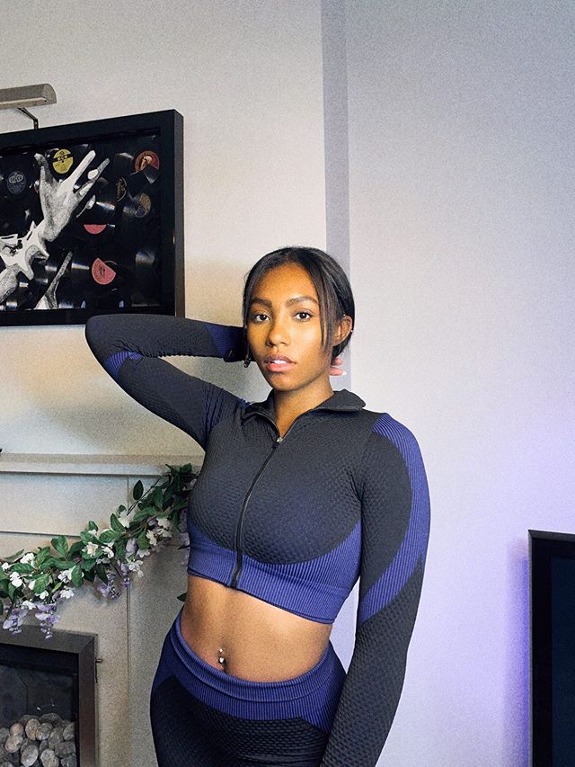 Women's 3 Piece Workout Outfit - Seamless High Waisted Leggings, Long Sleeve Crop Top Yoga Activewear Set